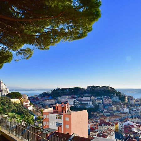Aesthetic Riverview Apartment In Historical Lisbon Exterior photo