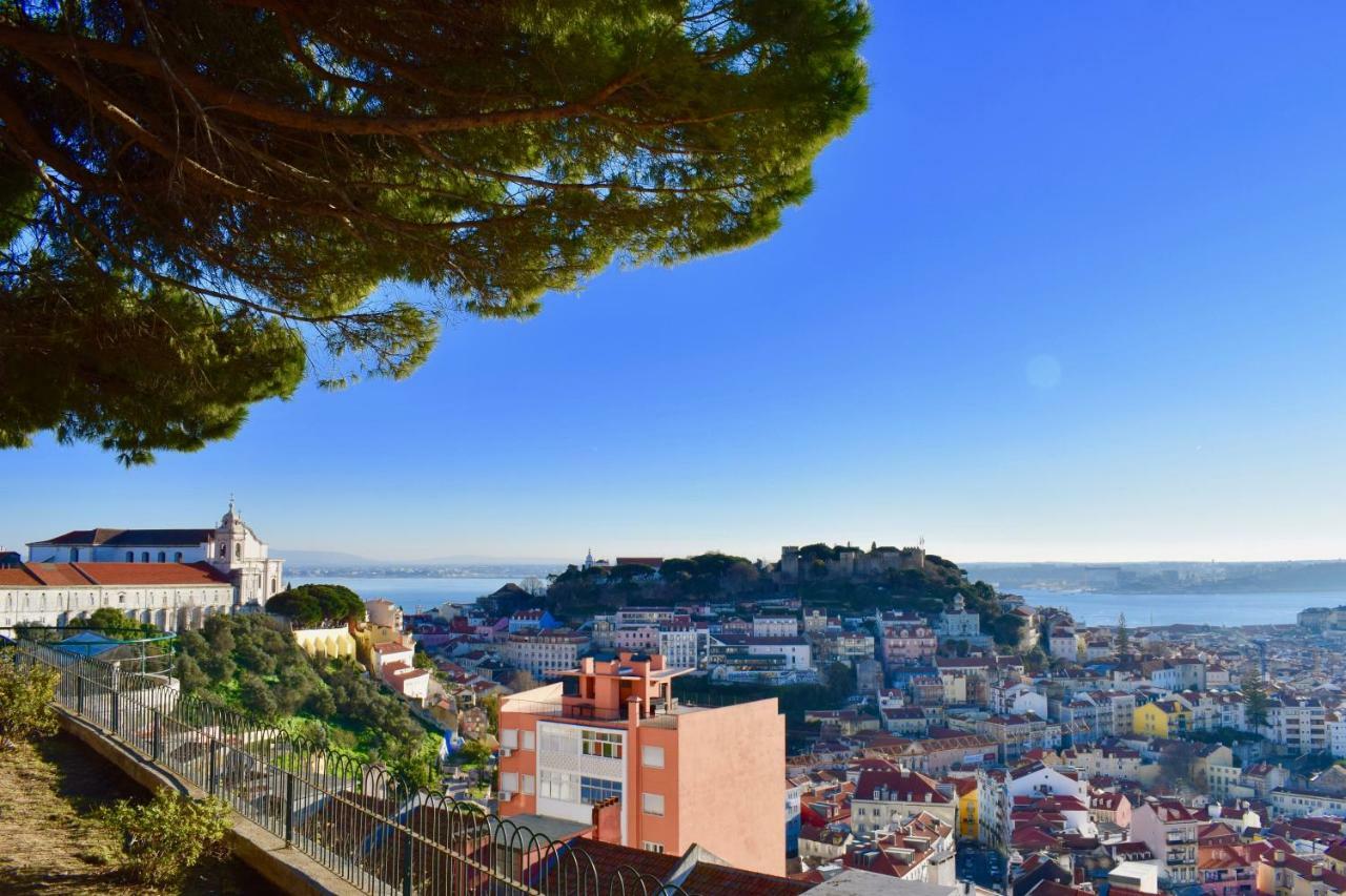 Aesthetic Riverview Apartment In Historical Lisbon Exterior photo