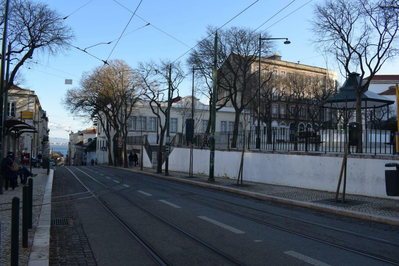 Aesthetic Riverview Apartment In Historical Lisbon Exterior photo