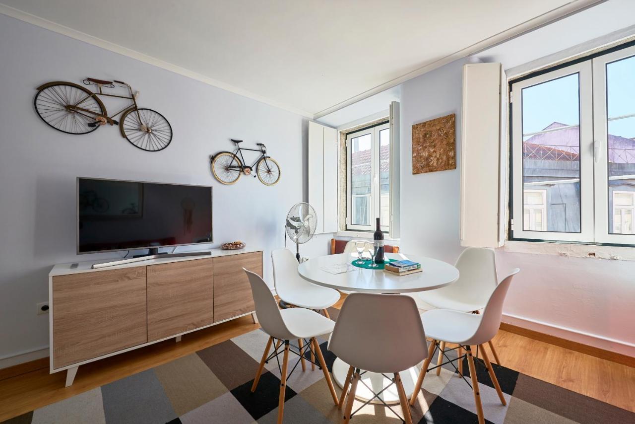 Aesthetic Riverview Apartment In Historical Lisbon Exterior photo