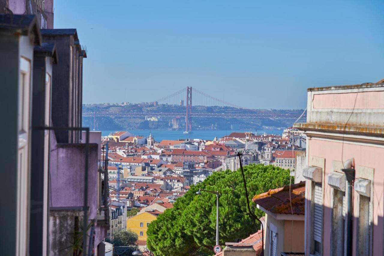 Aesthetic Riverview Apartment In Historical Lisbon Exterior photo