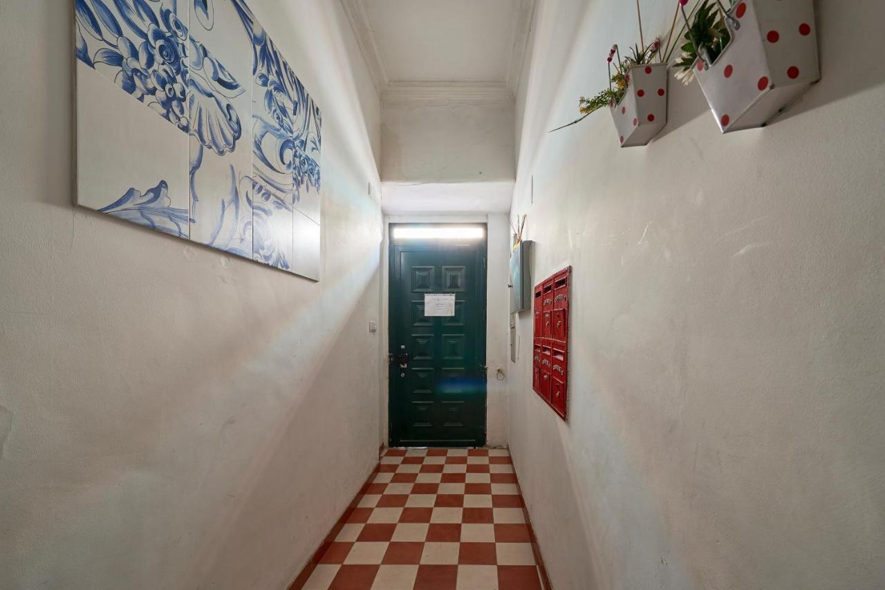 Aesthetic Riverview Apartment In Historical Lisbon Exterior photo