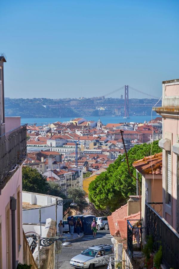 Aesthetic Riverview Apartment In Historical Lisbon Exterior photo