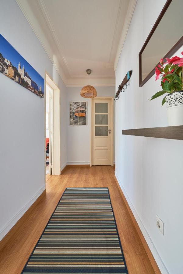 Aesthetic Riverview Apartment In Historical Lisbon Exterior photo