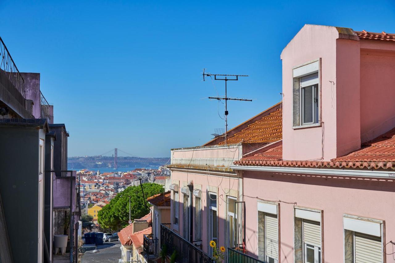 Aesthetic Riverview Apartment In Historical Lisbon Exterior photo