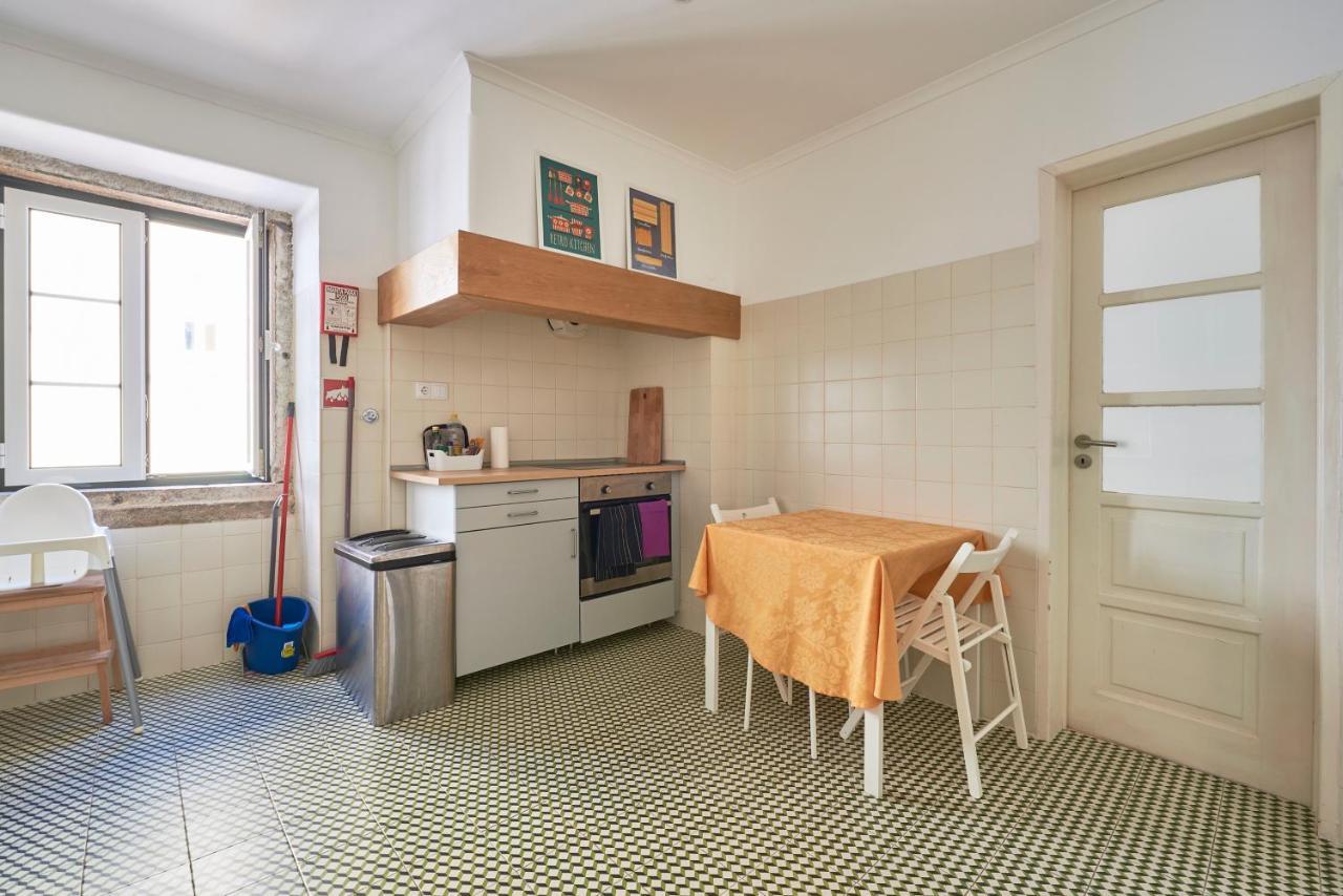 Aesthetic Riverview Apartment In Historical Lisbon Exterior photo