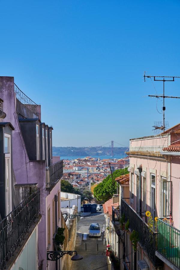 Aesthetic Riverview Apartment In Historical Lisbon Exterior photo
